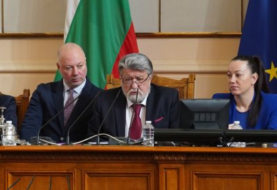 Председателят на Народното събрание Вежди Рашидов закри последното заседание на
