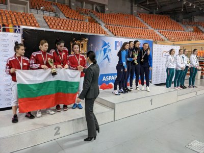Българските сабльорки спечелиха сребърен медал в отборната надпревара на Световната купа в Пловдив