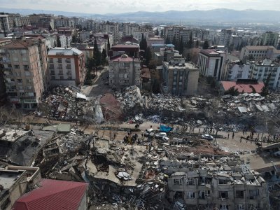 Турция обяви 3 месеца извънредно положение в засегнатите от земетресенията райони