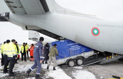 Български аварийни екипи и техника излитат за Турция, за да помогнат след силното земетресение