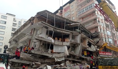Главното мюфтийство обяви дарителска кампания за пострадалите при земетресението в Турция