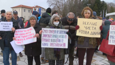 Жители на Казанлък и Павел баня излязоха на протест заради завод за смоли