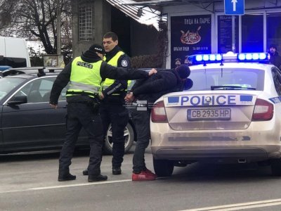 Шофьорът от гонката в София остава в ареста