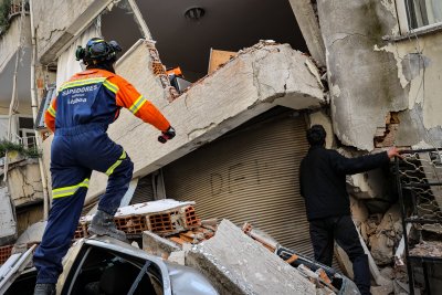 Спасителните работи в Турция са затруднени заради проблеми със сигурността