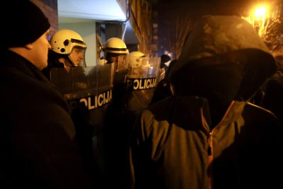 Протестиращи опитаха да нахлуят в сградата на президентството в Сърбия