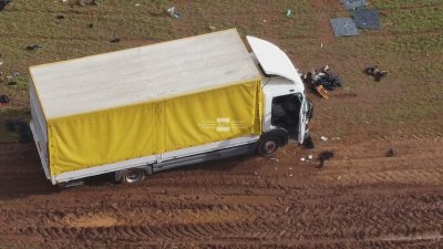 Осем са задържаните по случая с камиона ковчег край Локорско - снимки от мястото на трагедията