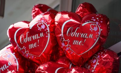 Любовта "превзе" улиците на София за Свети Валентин (Снимки)