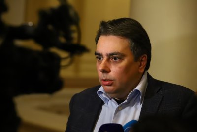 Асен Василев: Президентът да не крие политическия си провал в Европа зад технически критерии
