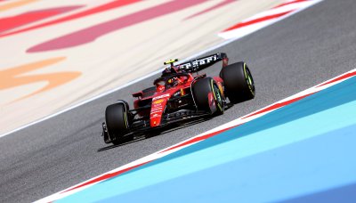 Сайнц най-бърз в сутрешната сесия от втория ден на тестовете във Формула 1 в Бахрейн