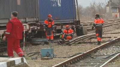 Възстановено е движението в Карловско след дерайлирането на товарен влак