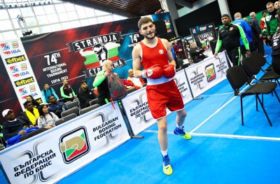 Българските представители в категория до 75 кг в международния боксов