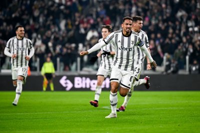 Ювентус надви Торино в спиращо дъха градско дерби с шест гола