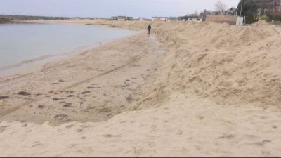 Институциите проверяват сигнал за багер на плажа в Равда Екоинспекцията