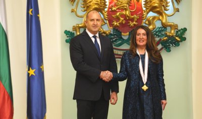 Президентът връчи орден "Мадарски конник" на посланика на САЩ Херо Мустафа (СНИМКИ)