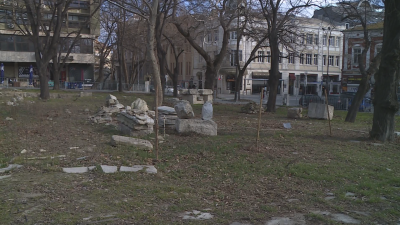 Сметище вместо музей: Стена от античния Одесос е покрита с отпадъци