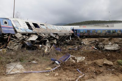 57 са вече жертвите на железопътната катастрофа в Гърция Втори