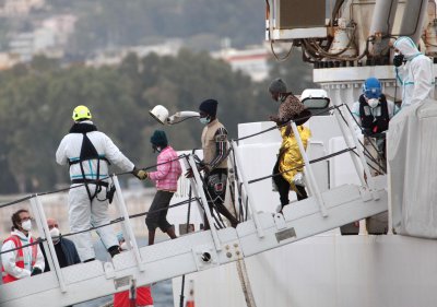 1300 мигранти бяха спасени в Средиземно море. В операцията се