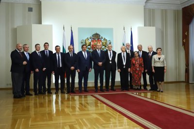 Президентът връчи държавни отличия на изтъкнати български учени
