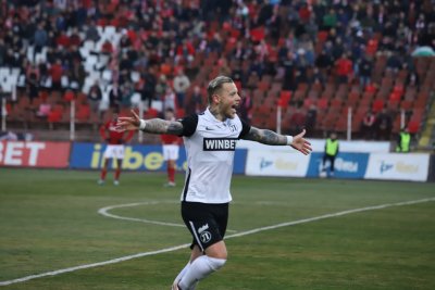 Футболистът на Локомотив Пловдив Ерик Сорга получи повиквателна за националния