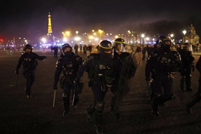 Френската полиция се намеси за да разчисти демонстранти от централен