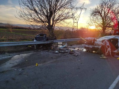 Пет жертви взе тежка катастрофа на пътя Пазарджик - Пловдив, двама са в болница