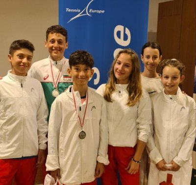 България спечели два сребърни медала на сингъл на Източно-Европейското първенство по тенис