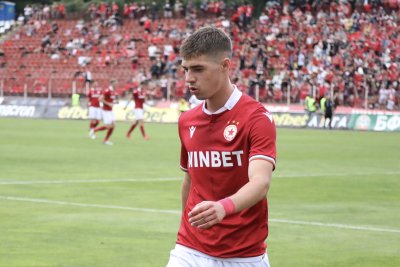 Полузащитникът на ЦСКА Станислав Шопов бе включен в групата на
