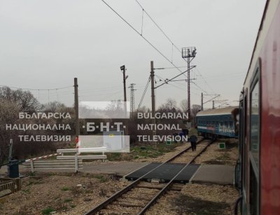 Пътник от бързия влак Варна-София: Последният вагон застана напречно на линиите (СНИМКА)