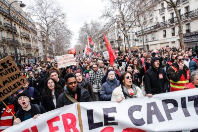 Френските синдикати призоваха президента Еманюел Макрон да се допита до