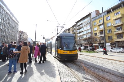 В София вече се движат нови нископодови трамваи