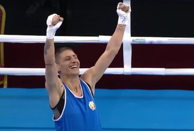 Севда Асенова с красива победа в първия си мач на Световното по бокс
