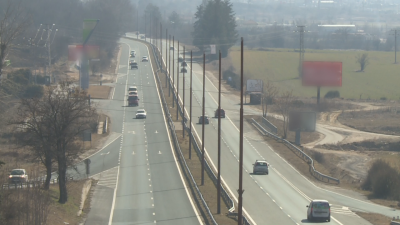 Слагат ново осветление на главен път Е-79 при входа на Благоевград