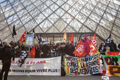Пореден ден на протести във Франция заради спорната пенсионна реформа.Този