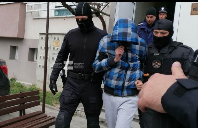 Двама 15 годишни ученици от Пловдив са задържани днес от служители