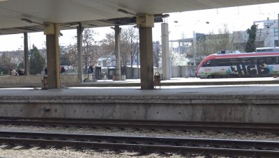 Спряно е движението на влаковете между гарите Пловдив и Филипово заради паднали дървета