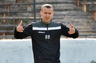 Тони Тасев тренира индивидуално преди двубоя на Славия с Локо София за Купата