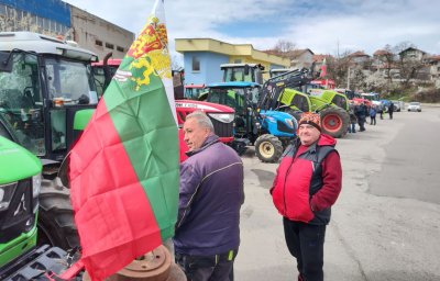 Протест на зърнопроизводители в Пернишко (Снимки)