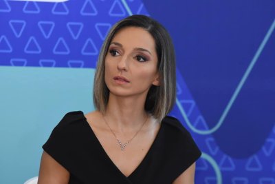 Водещата на новините Илина Бисерова стана майка за втори път.