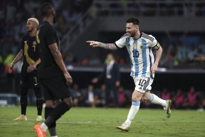 Меси с хеттрик при разгромна победа на Аржентина в контрола