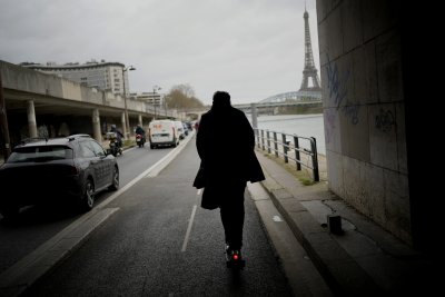 Париж подкрепи с близо 90% забраната за отдаване под наем на електрически скутери
