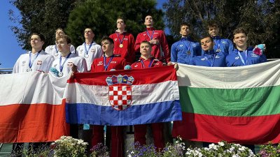 Българските плувци спечелиха общо 12 медала от турнирите Multination които