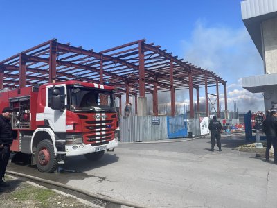 Пожар в склад за гуми на столичната улица История Славянобългарска