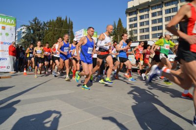 Плеяда елитни бегачи ще атакуват рекорда на маратон Стара Загора