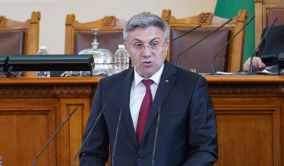 Председателят на ДПС Мустафа Карадайъ призова от парламентарната трибуна за