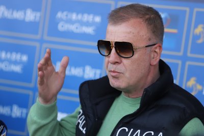 Мажоритарният собственик на Левски Наско Сираков направи кратко изявление преди