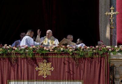 Папа Франциск призова за преодоляване на конфликтите и разделенията в обръщението си за Великден