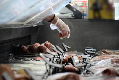 БАБХ затвори кланица в Кърджали заради 32 тона агнешко месо с неясен произход