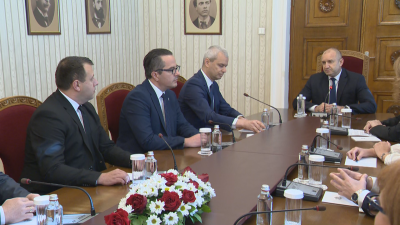 Днес президентът Румен Радев продължава консултациите с представителите на парламентарните