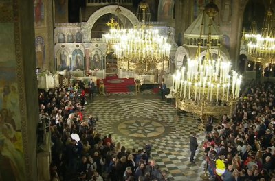 Празнично Пасхално богослужение започна в Патриаршеската катедрала Свети Александър Невски