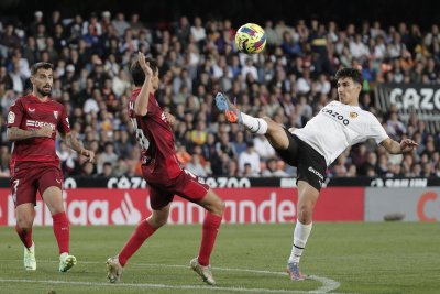 Севиля остави Валенсия в зоната на изпадащите от Ла Лига